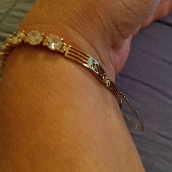 Gorgeous Australian Crystal Bracelet - Picture 2 of 10